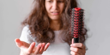 Cara Mengatasi Rambut Rontok dengan Bahan yang Alami