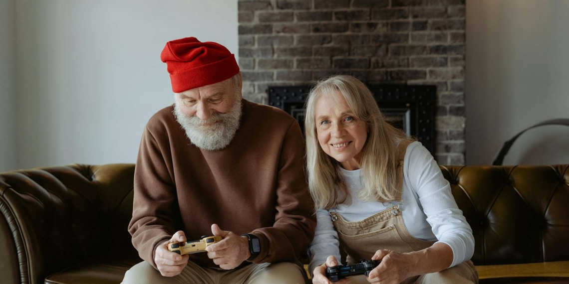 orang tua seperti anak kecil