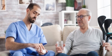Mengapa Memilih Caregiver Laki-Laki