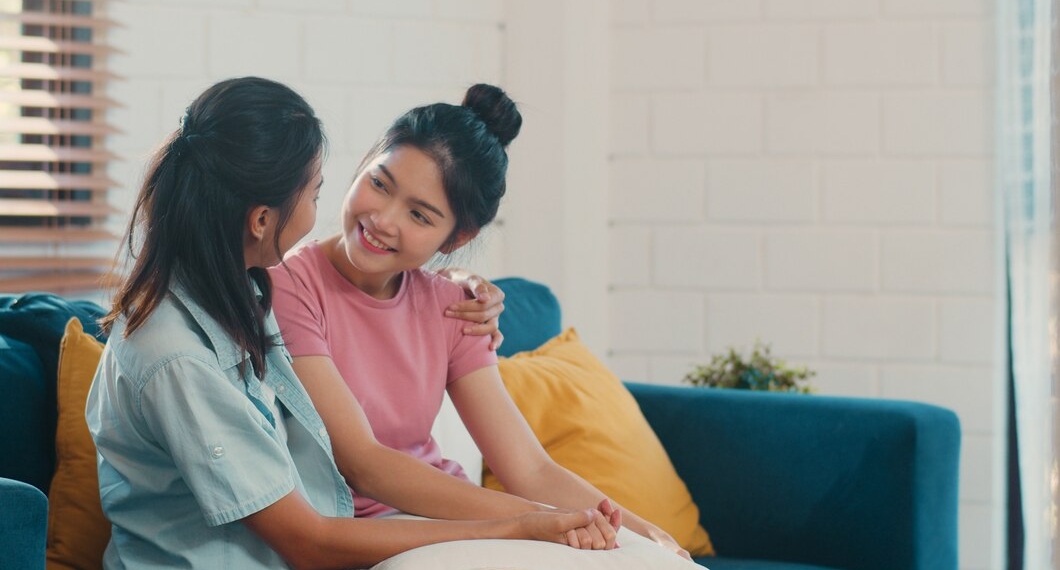 Perawat Live-in vs. Perawat Visit: Mana yang Lebih Cocok untuk Anda?