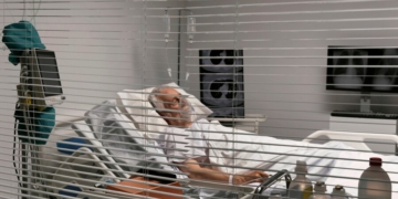 perawat ICU di rumah