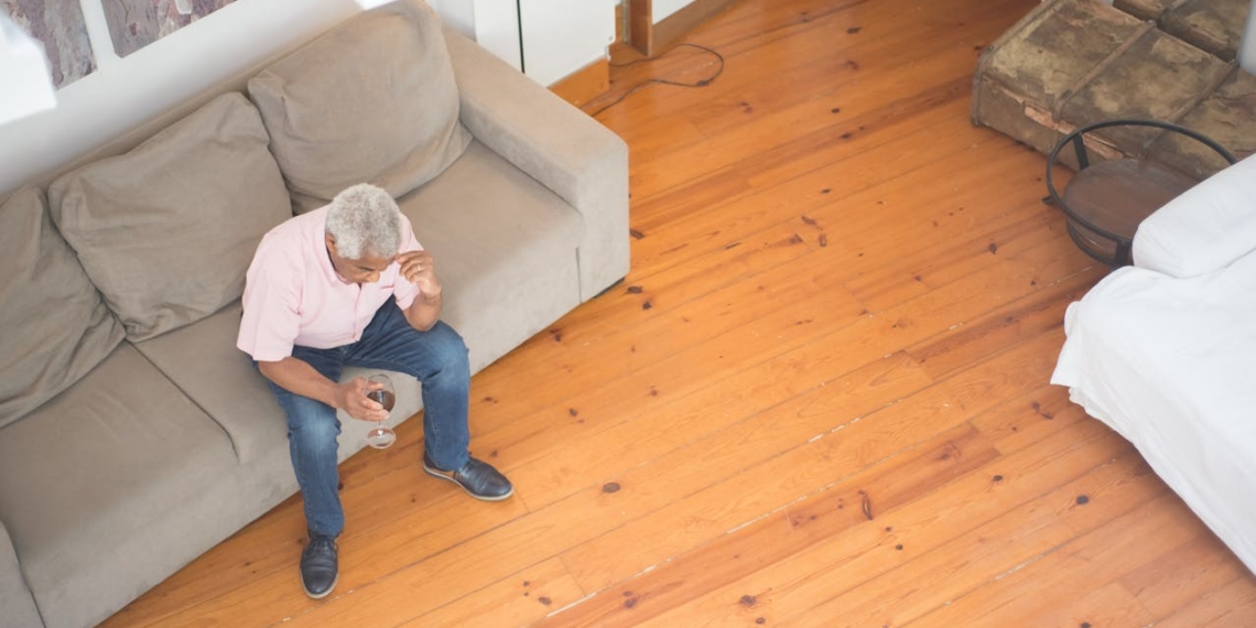 cara membantu lansia tetap aktif di rumah