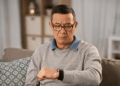 Lansia Mulai Sering Lupa? Kenali Gejala Alzheimer dan Tips Merawatnya di Rumah